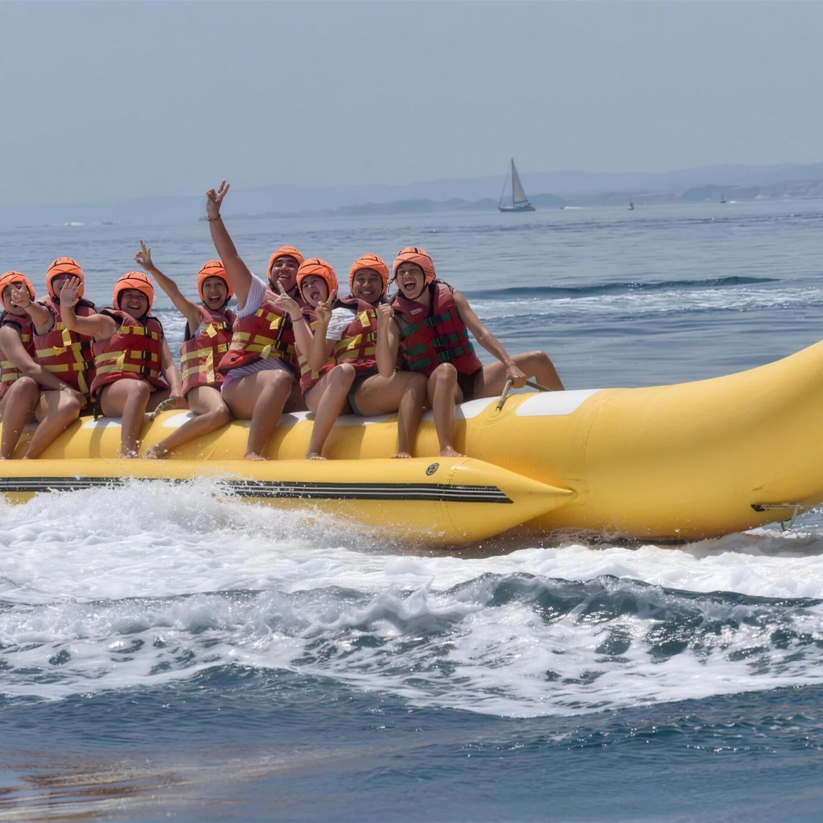 Paseo en banana boat en la playa de Marbella